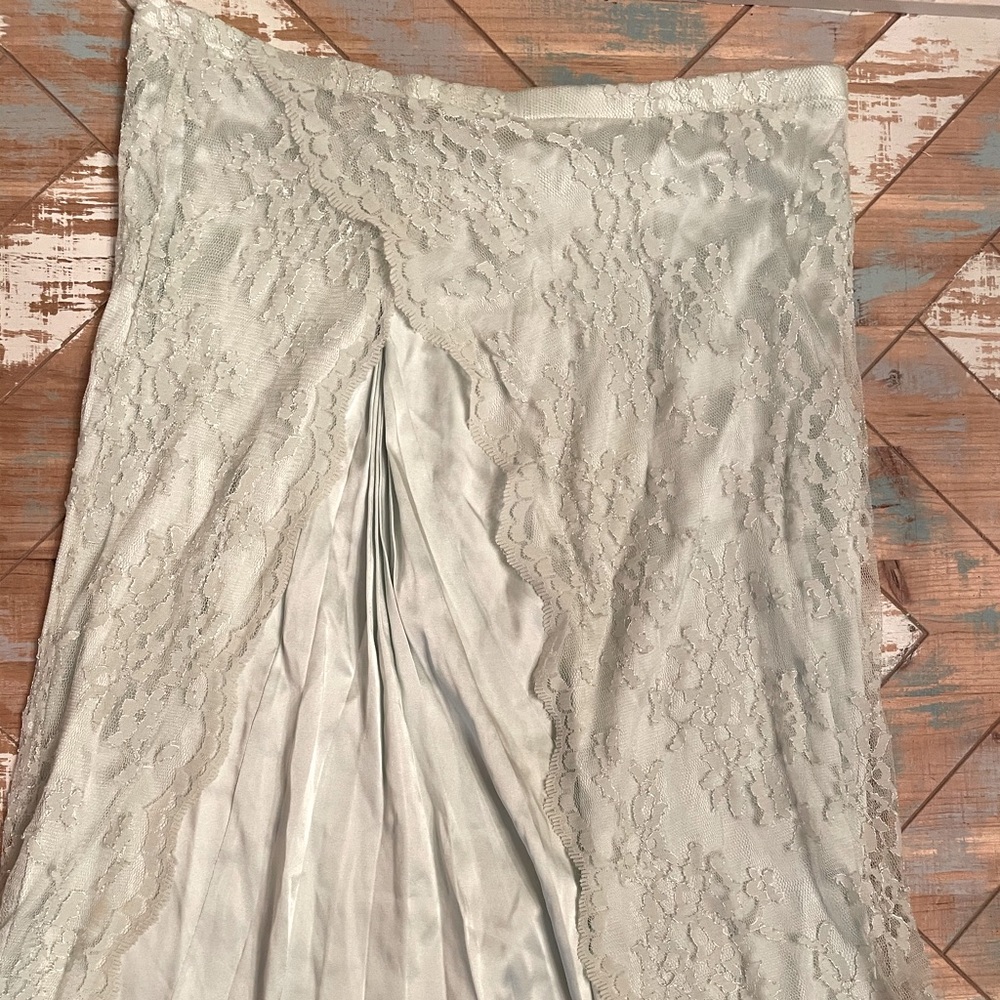 Attention vintage “look” seekers! Soft mint lace over skirt, Loyandford